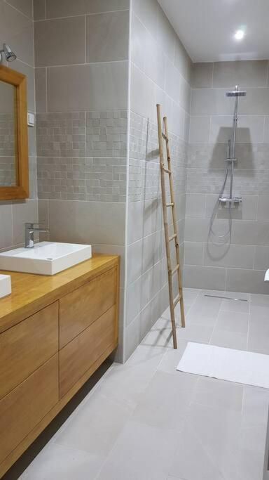 Case Terre Sainte - Maison Meublee F3 Zewnętrze zdjęcie